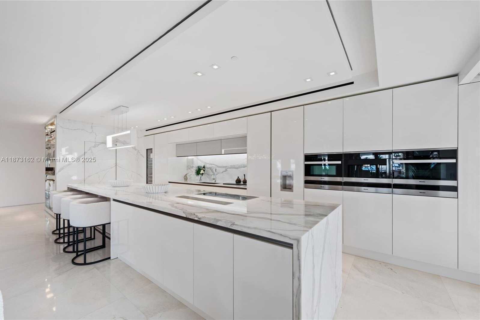 Small Image of 7921 FISHER ISLAND DR #7921, Miami Beach Number 19