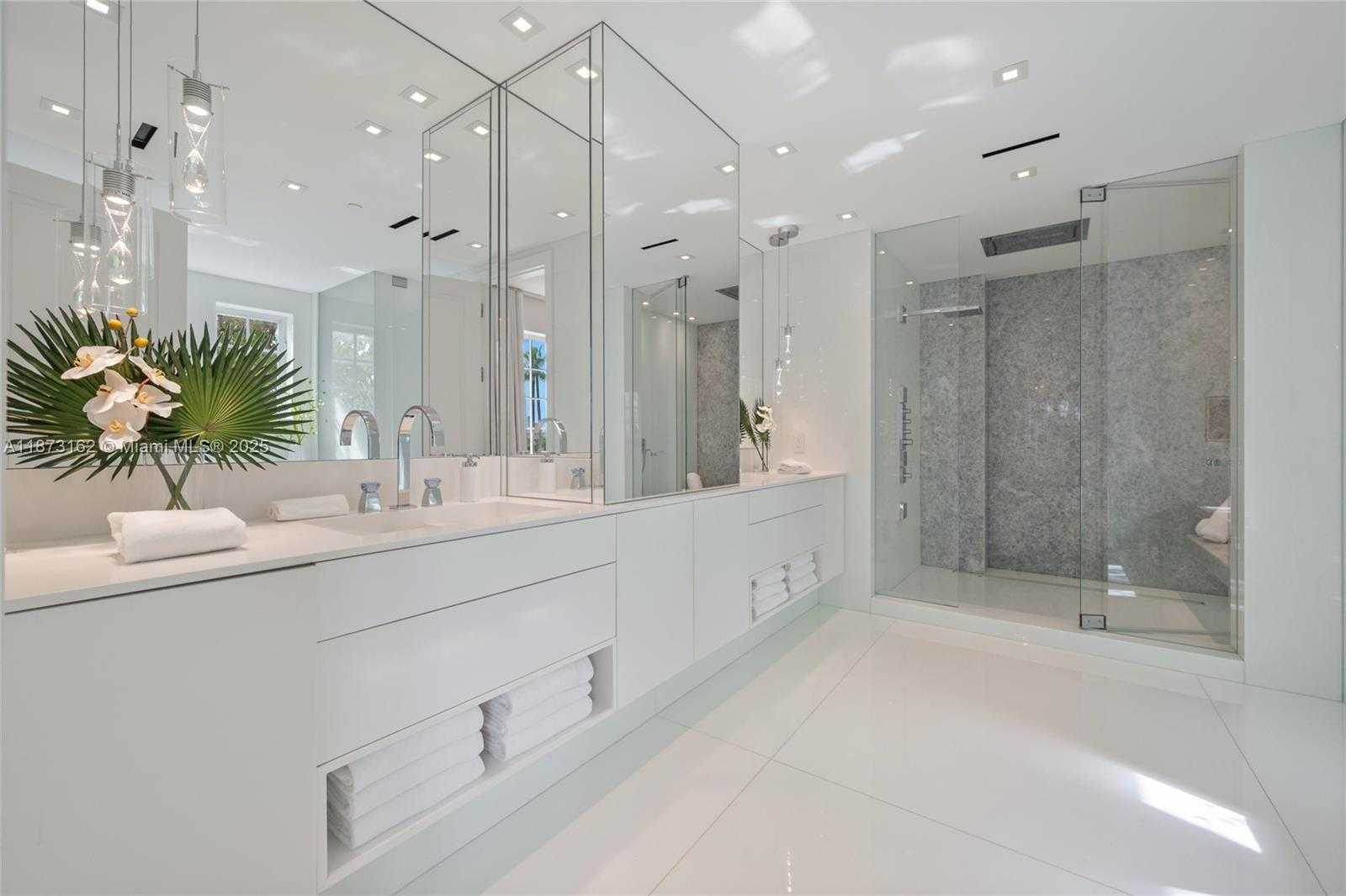 Small Image of 7921 FISHER ISLAND DR #7921, Miami Beach Number 30