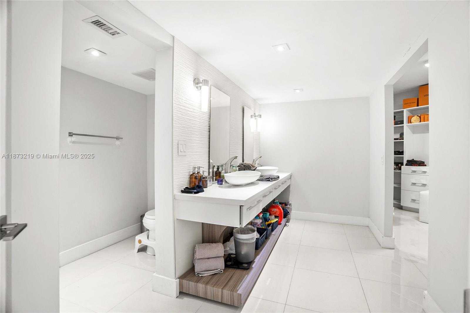 Small Image of 879 NORTH EAST 195TH ST #228, Miami Number 33