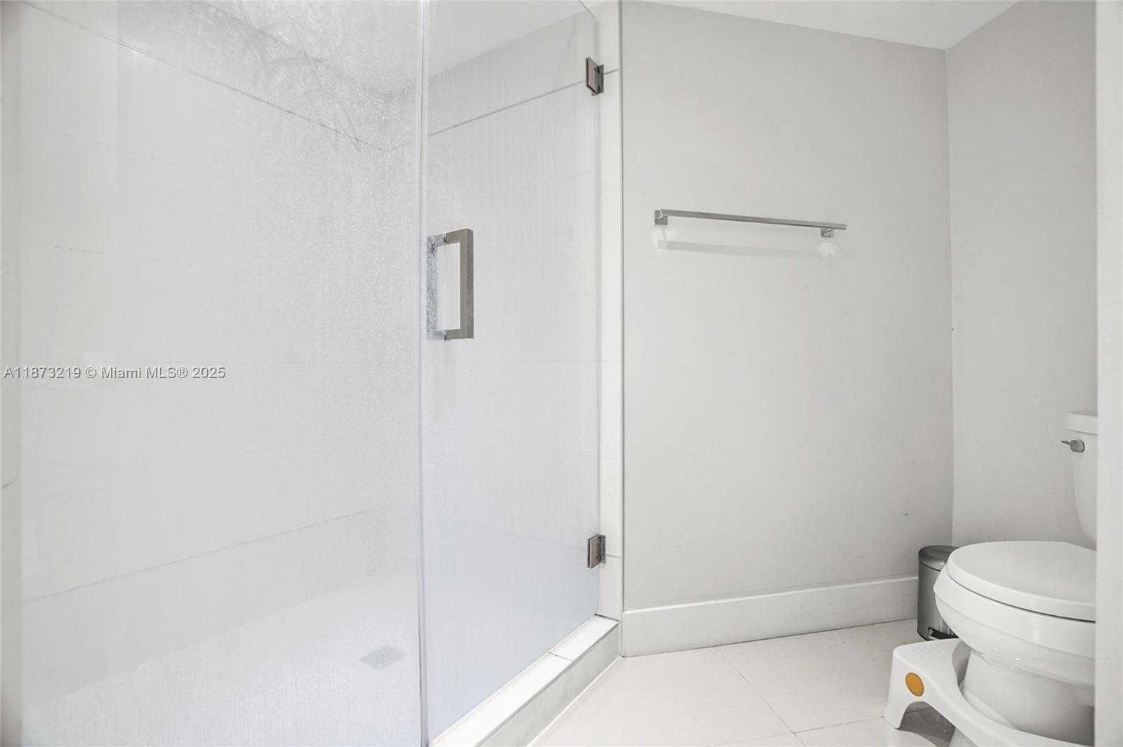 Small Image of 879 NORTH EAST 195TH ST #228, Miami Number 34