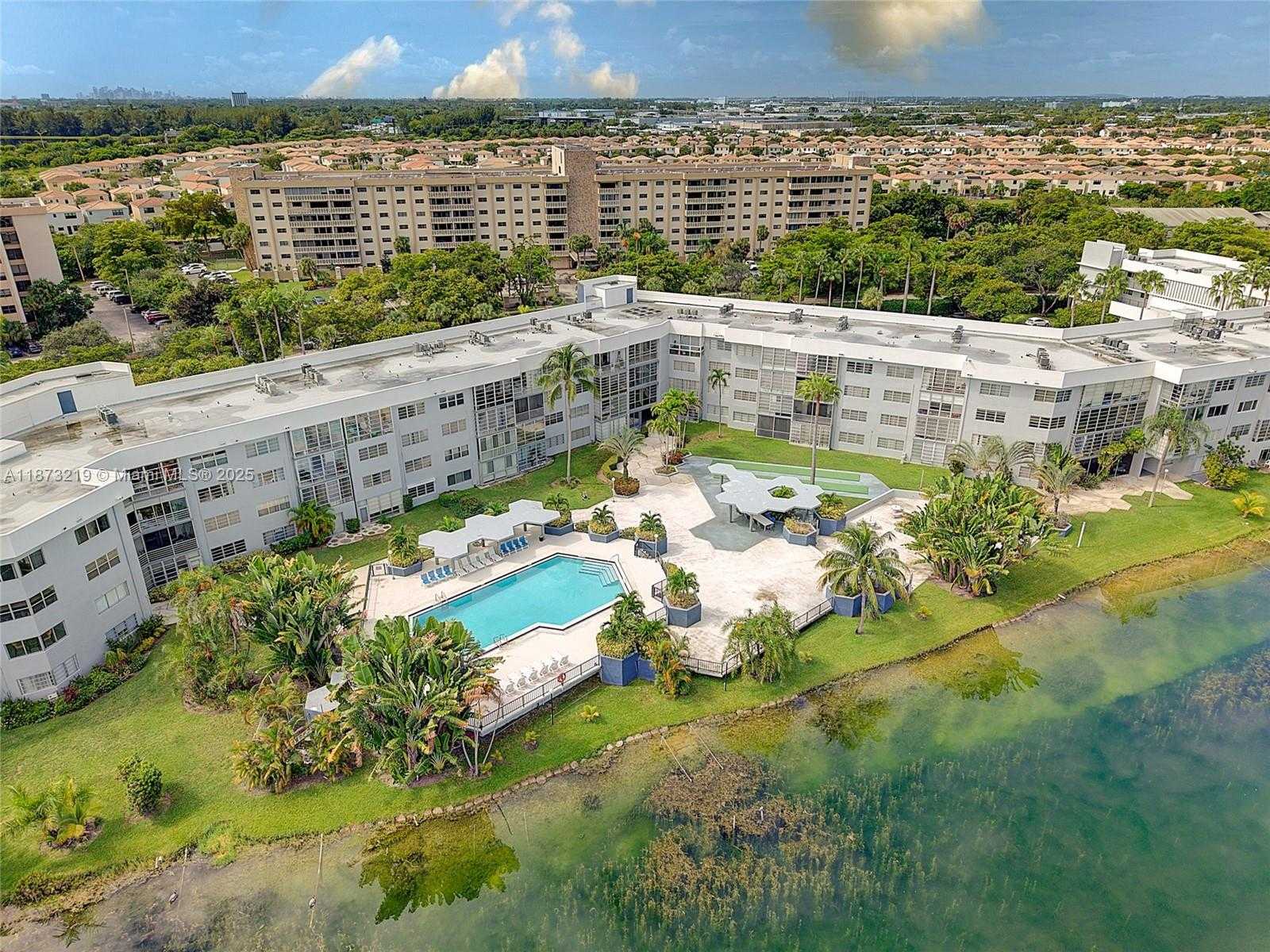 Small Image of 879 NORTH EAST 195TH ST #228, Miami Number 47