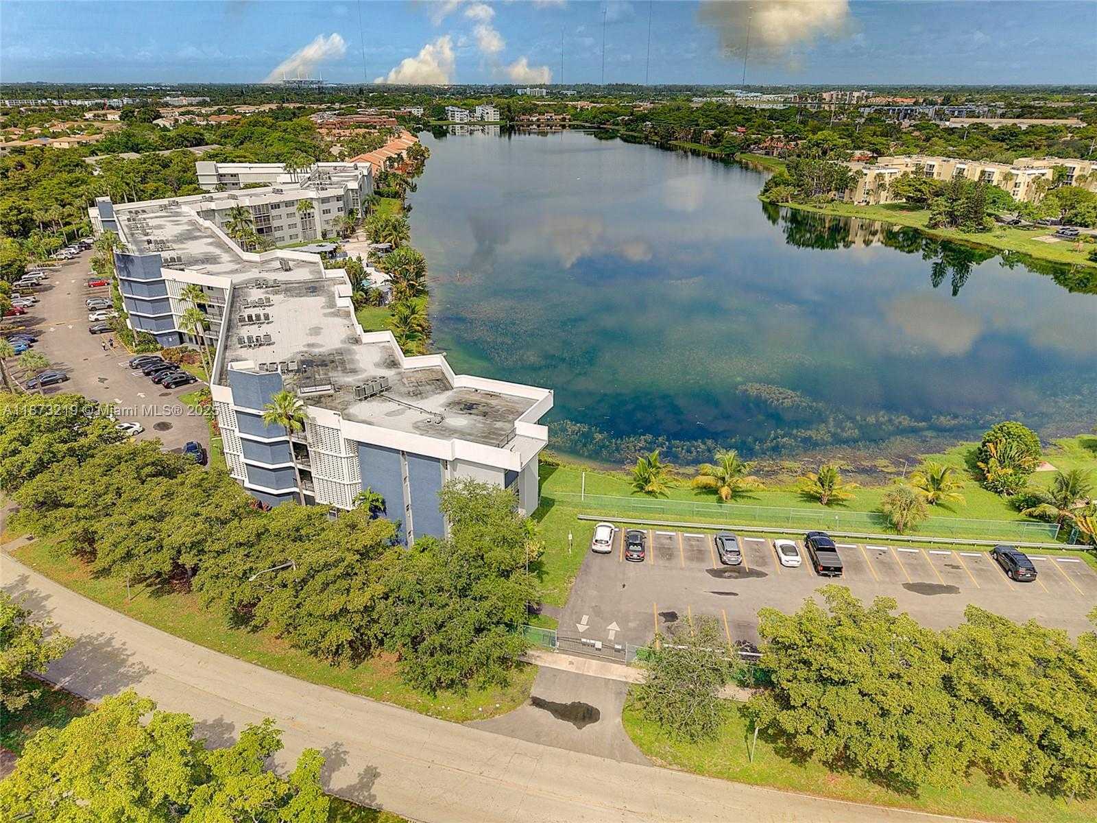 Small Image of 879 NORTH EAST 195TH ST #228, Miami Number 50