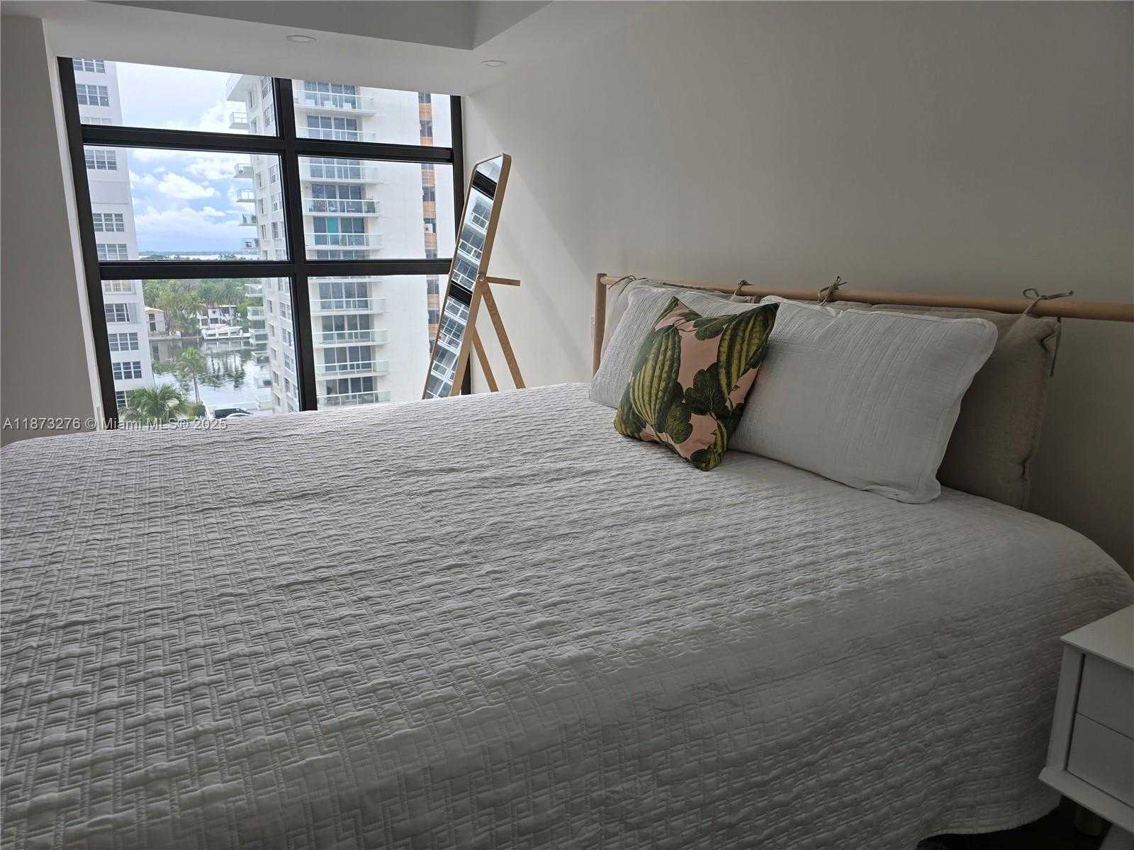 Small Image of Miami Beach Number 15