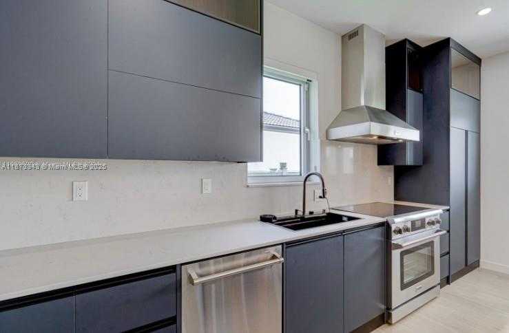 Small Image of 3909 SOUTH WEST 138TH AVE, Miami Number 3