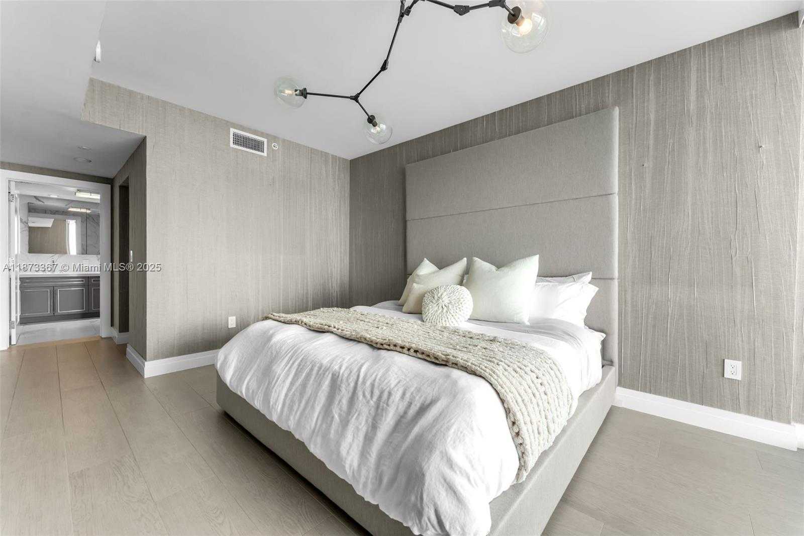 Small Image of 10 VENETIAN WAY #1903, Miami Beach Number 17