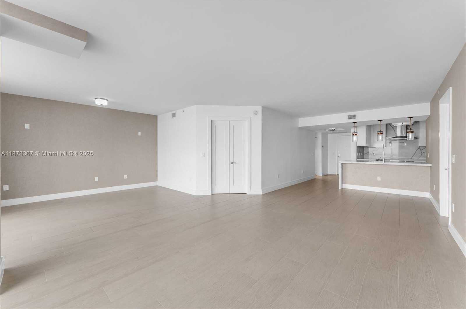 Small Image of 10 VENETIAN WAY #1903, Miami Beach Number 4