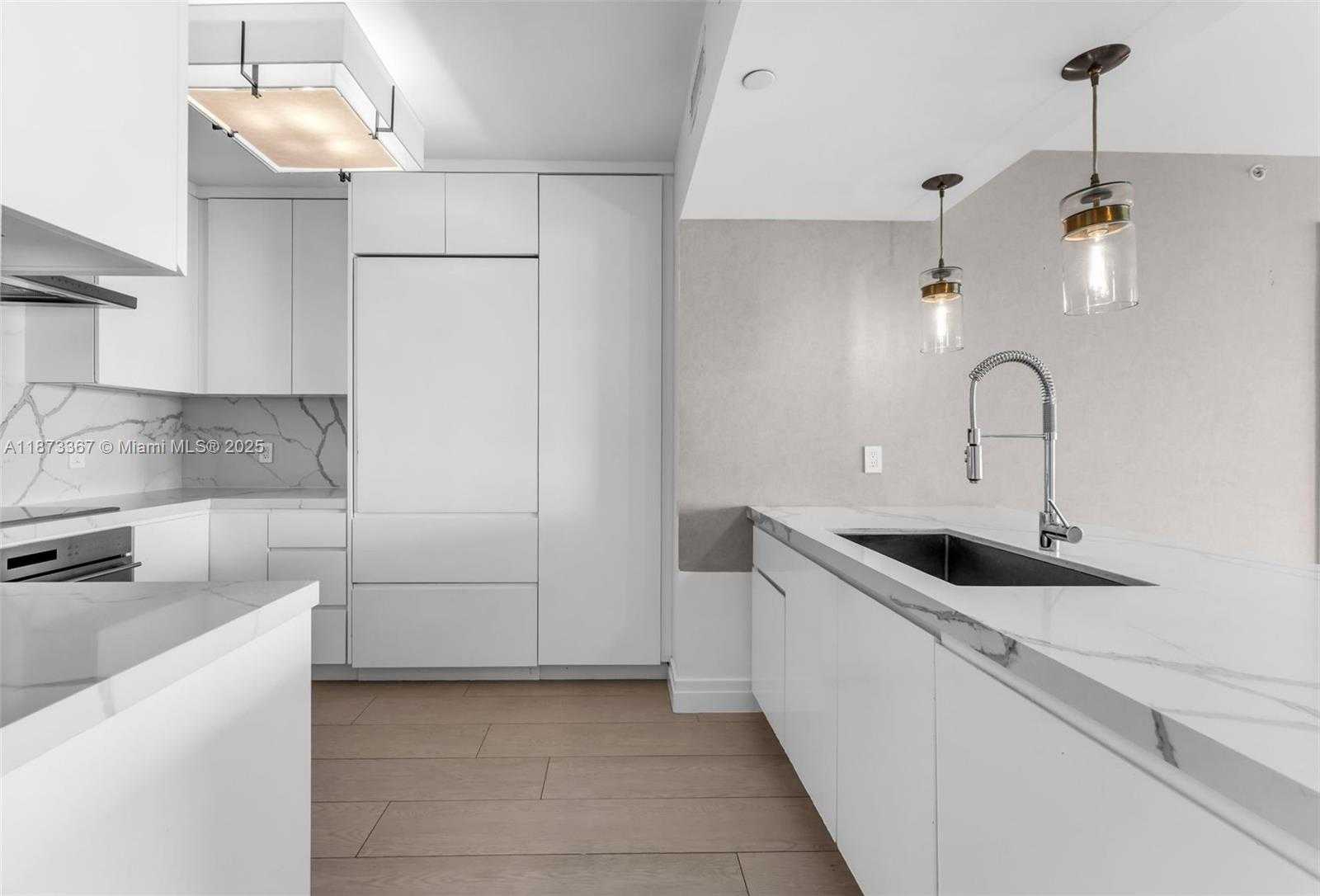 Small Image of 10 VENETIAN WAY #1903, Miami Beach Number 7
