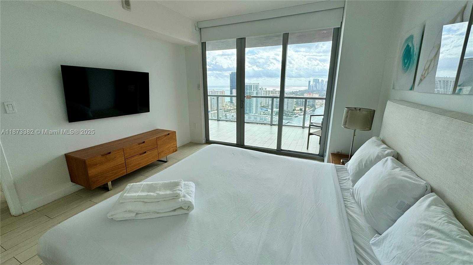 Small Image of 2600 Hallandale Beach Blvd, Hallandale Beach, FL 33009, USA Number 10