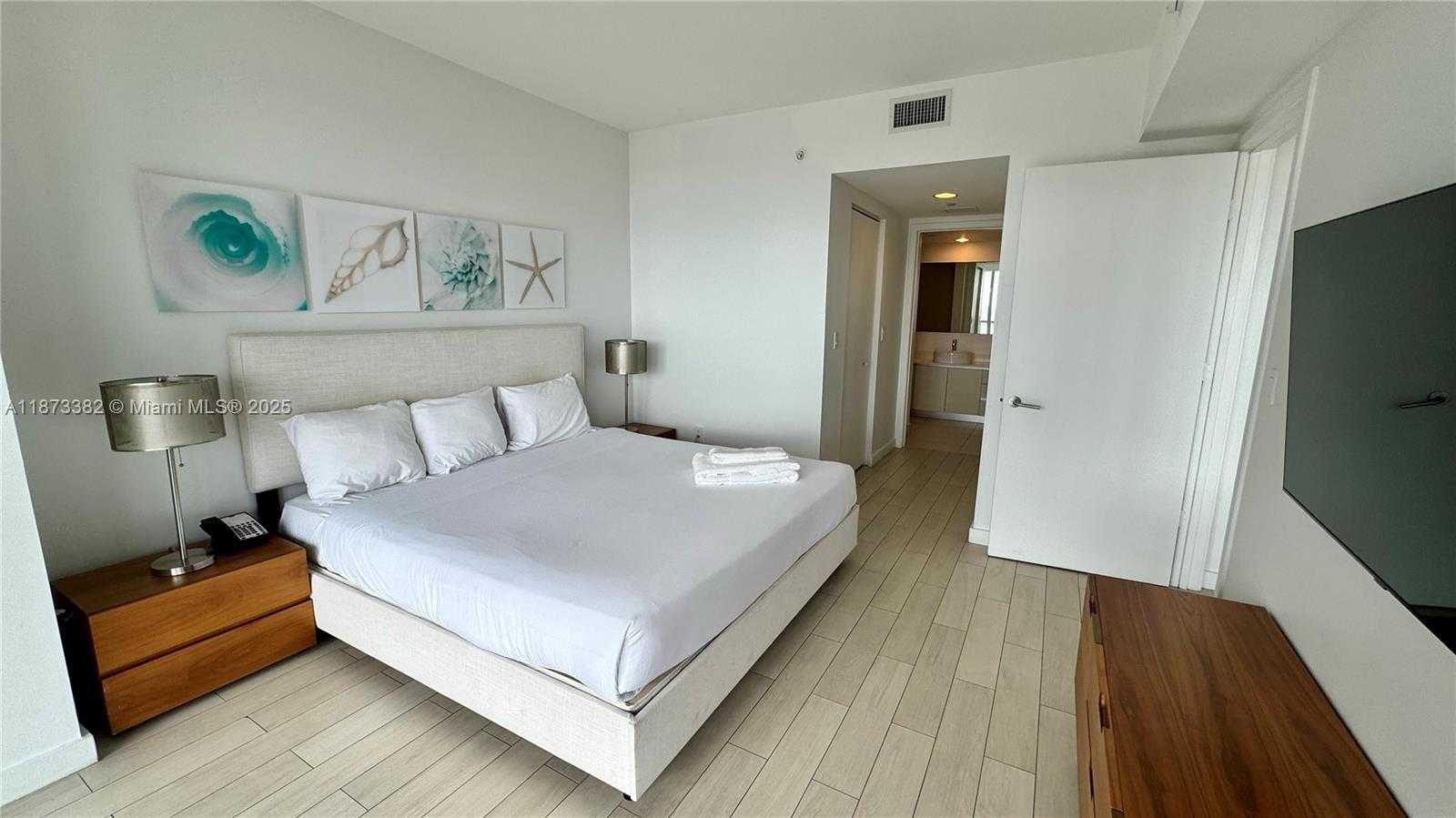 Small Image of 2600 Hallandale Beach Blvd, Hallandale Beach, FL 33009, USA Number 11