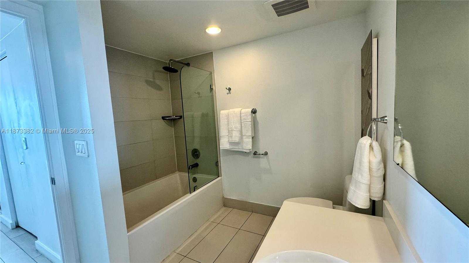 Small Image of 2600 Hallandale Beach Blvd, Hallandale Beach, FL 33009, USA Number 15