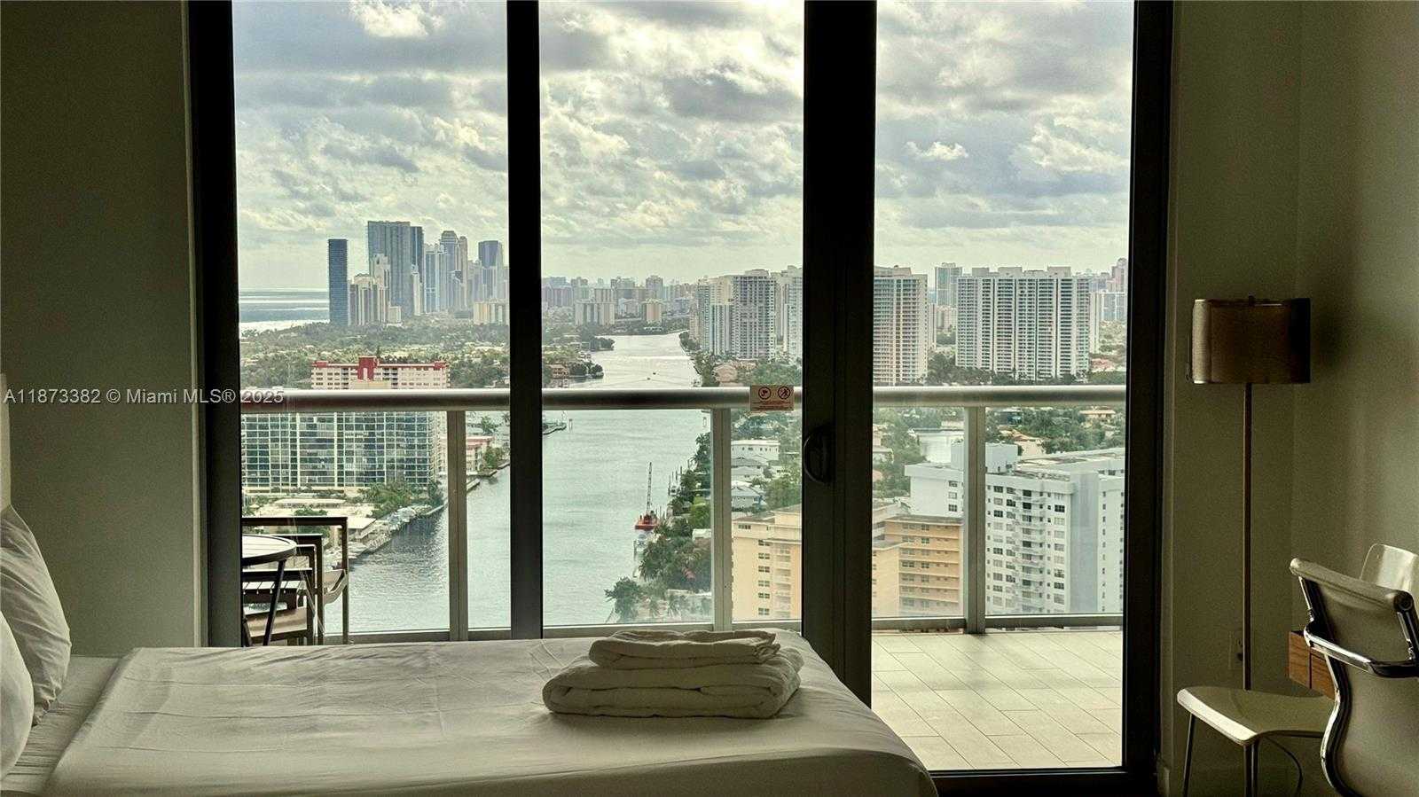 Small Image of 2600 Hallandale Beach Blvd, Hallandale Beach, FL 33009, USA Number 17