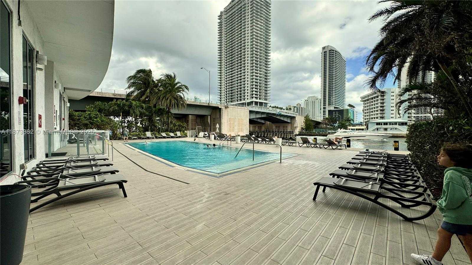 Small Image of 2600 Hallandale Beach Blvd, Hallandale Beach, FL 33009, USA Number 23