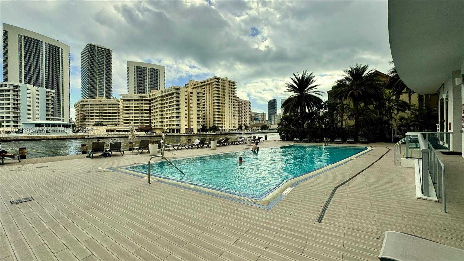 Small Image of 2600 Hallandale Beach Blvd, Hallandale Beach, FL 33009, USA Number 24