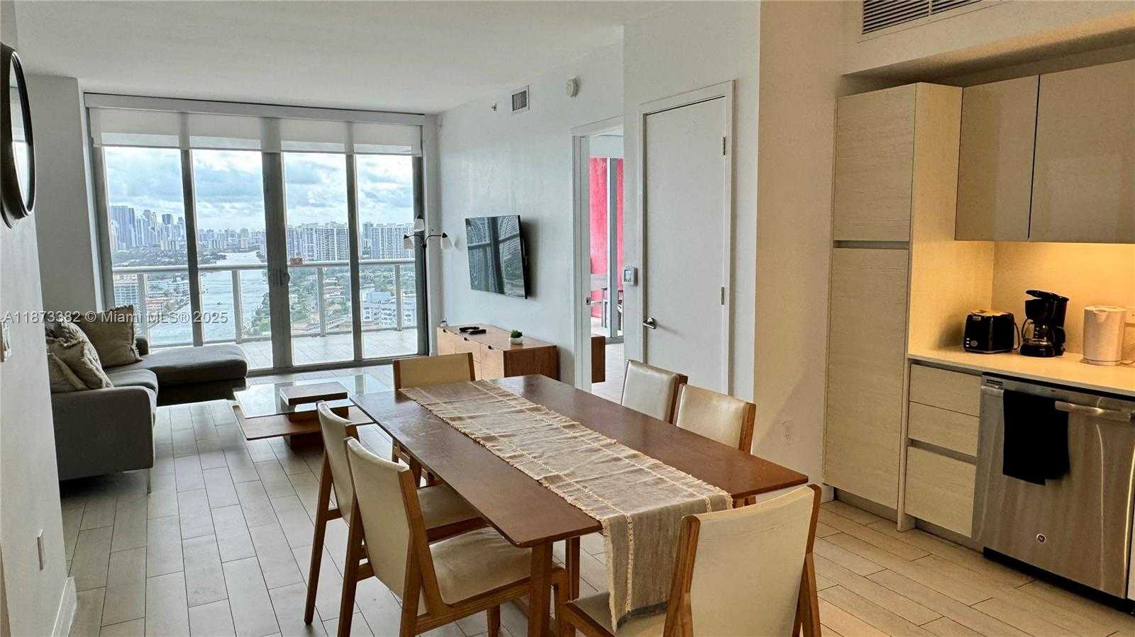 Small Image of 2600 Hallandale Beach Blvd, Hallandale Beach, FL 33009, USA Number 3