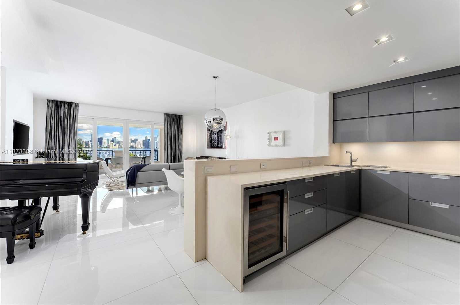 Small Image of 5344 FISHER ISLAND DR #5344, Miami Number 13