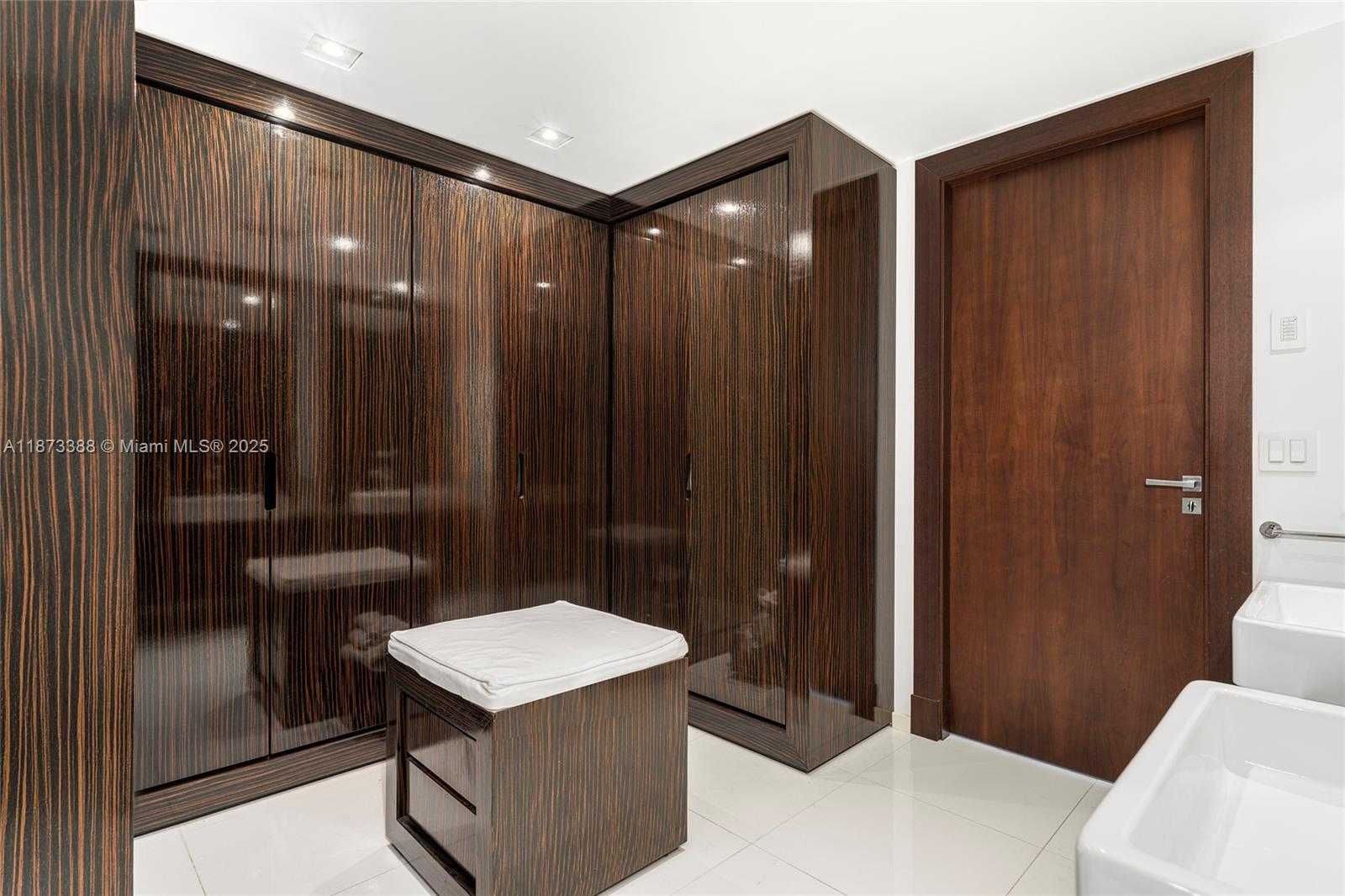 Small Image of 5344 FISHER ISLAND DR #5344, Miami Number 23