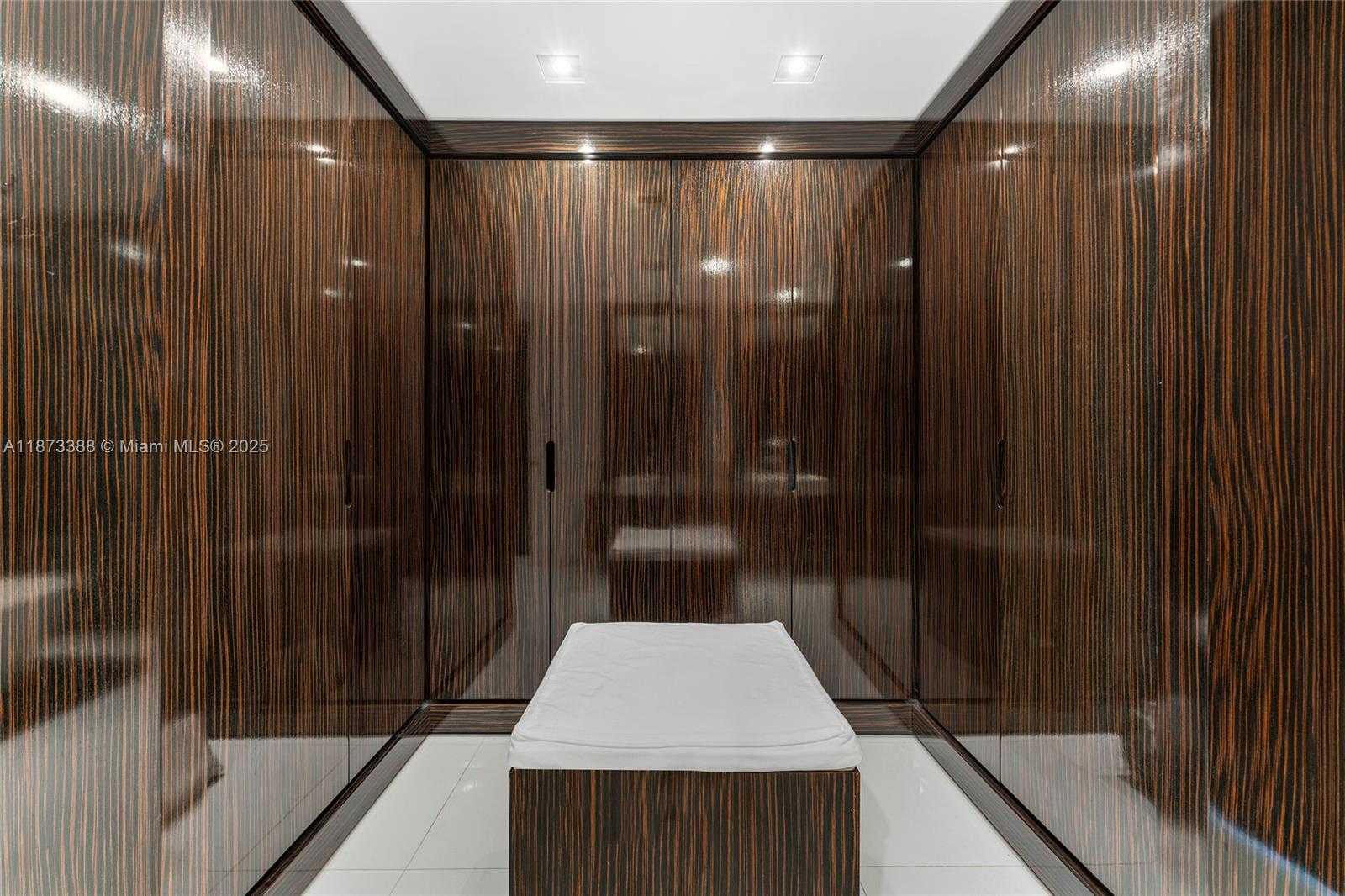 Small Image of 5344 FISHER ISLAND DR #5344, Miami Number 24