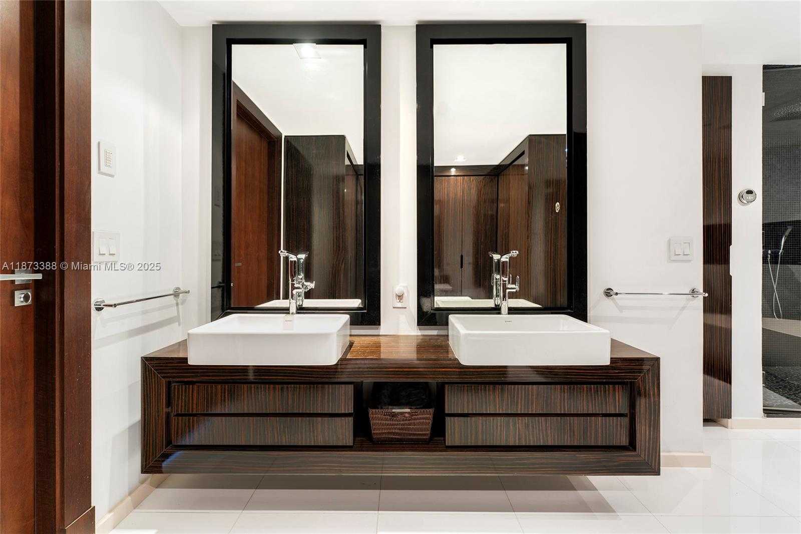 Small Image of 5344 FISHER ISLAND DR #5344, Miami Number 25