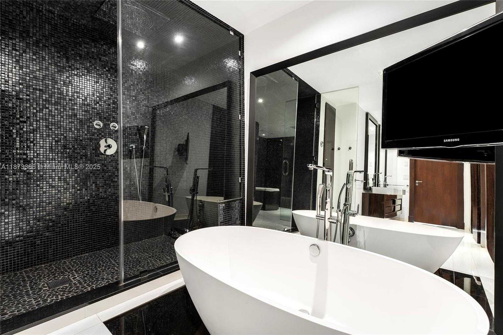 Small Image of 5344 FISHER ISLAND DR #5344, Miami Number 26