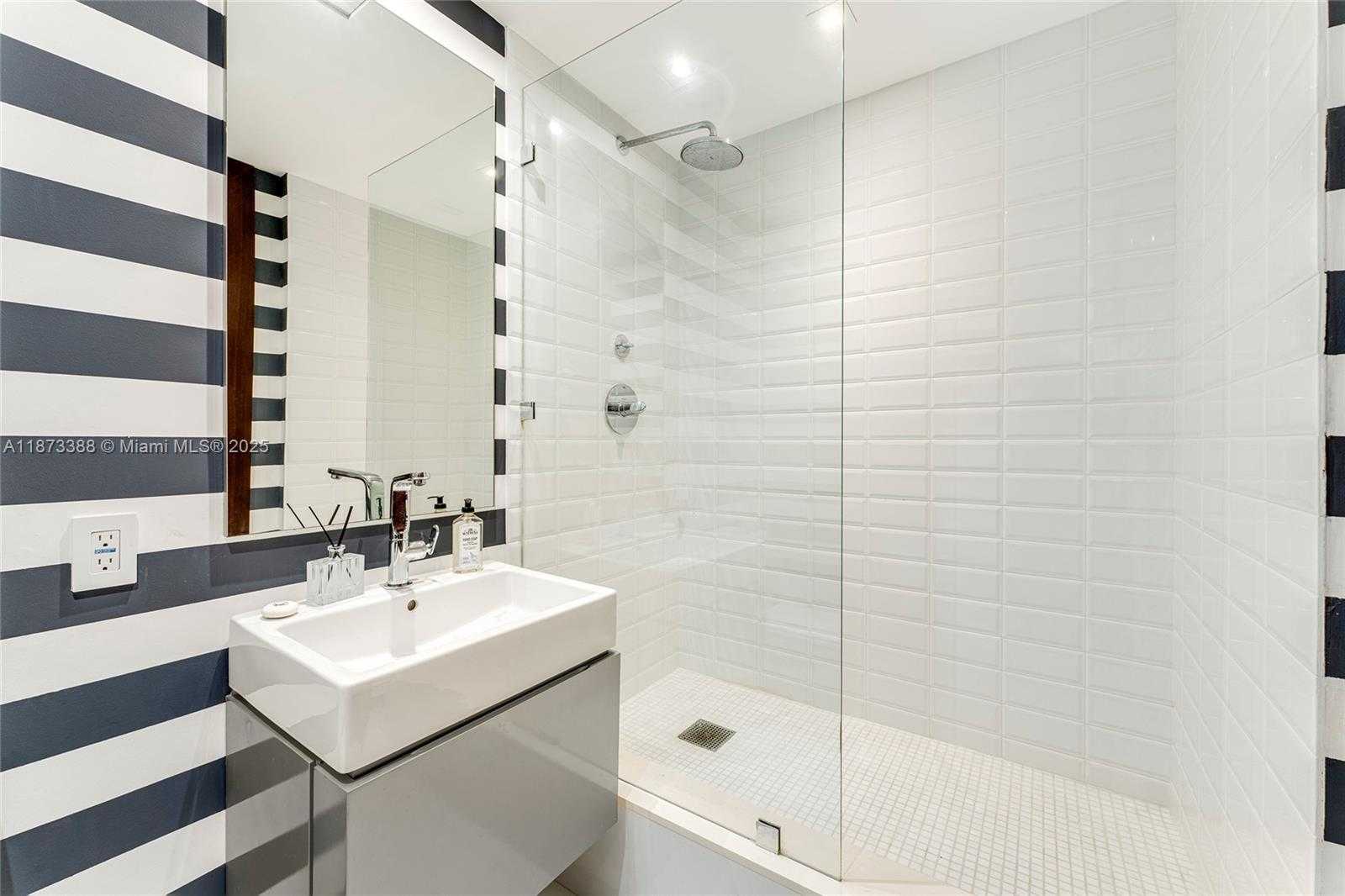 Small Image of 5344 FISHER ISLAND DR #5344, Miami Number 35