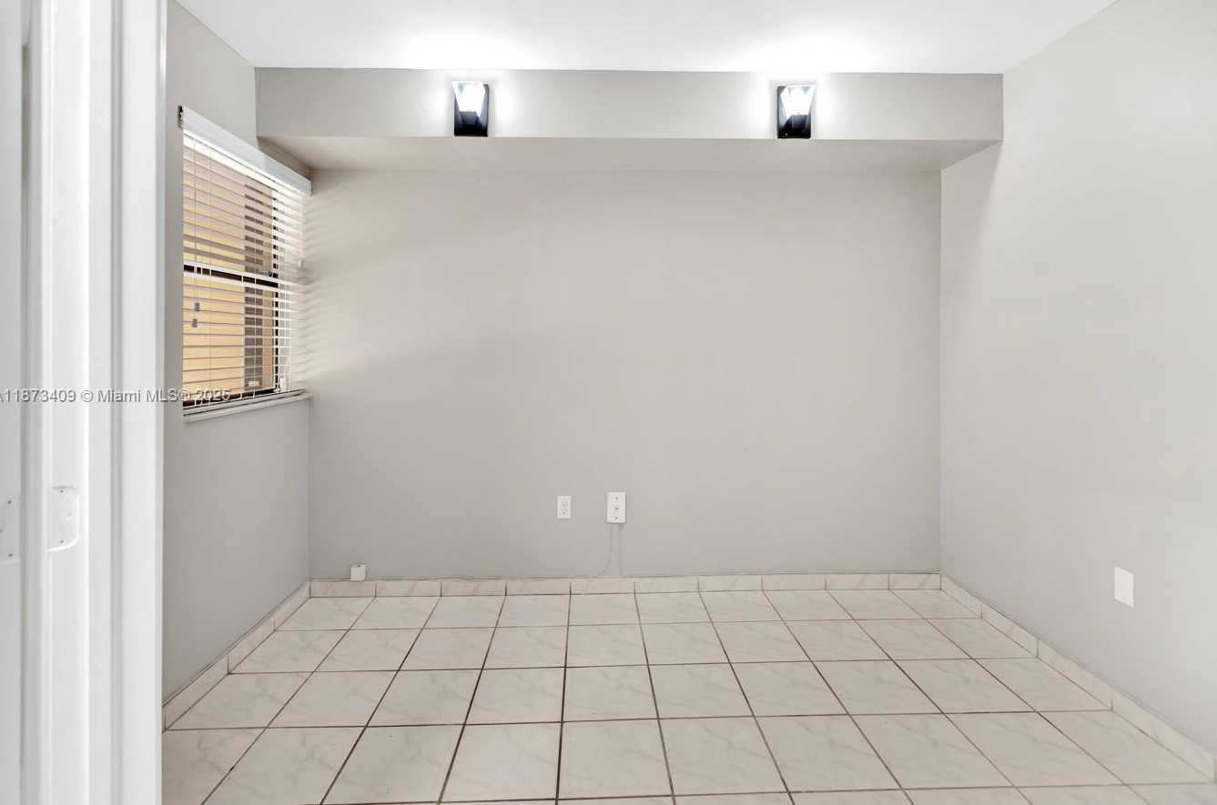 Small Image of 15525 MIAMI LAKEWAY N #106-8, Miami Lakes Number 11