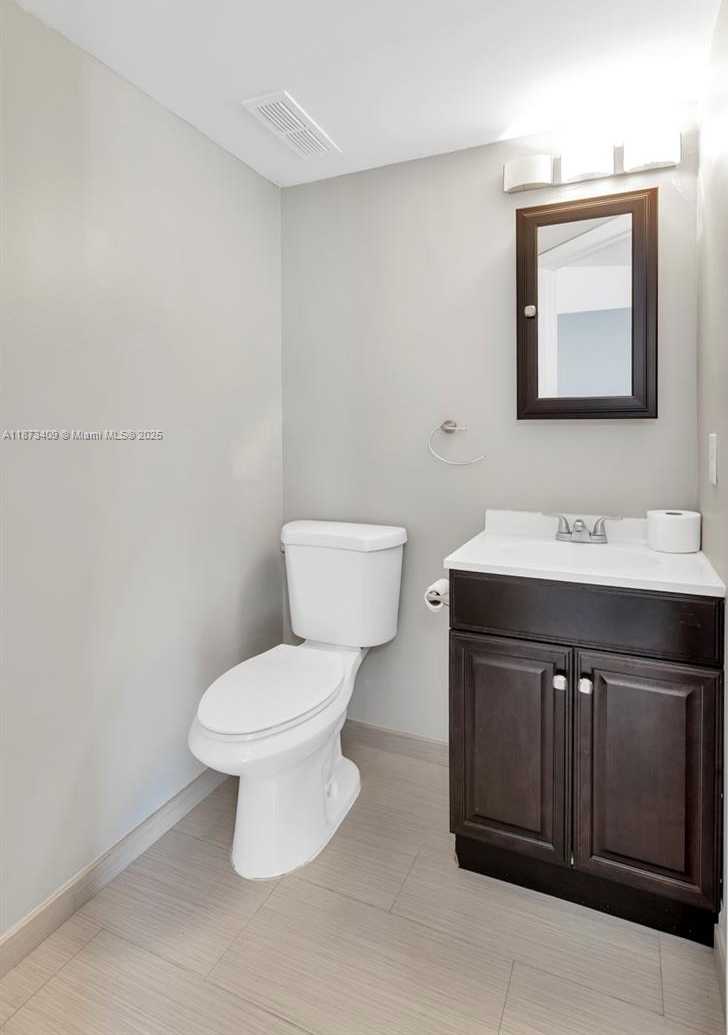 Small Image of 15525 MIAMI LAKEWAY N #106-8, Miami Lakes Number 13