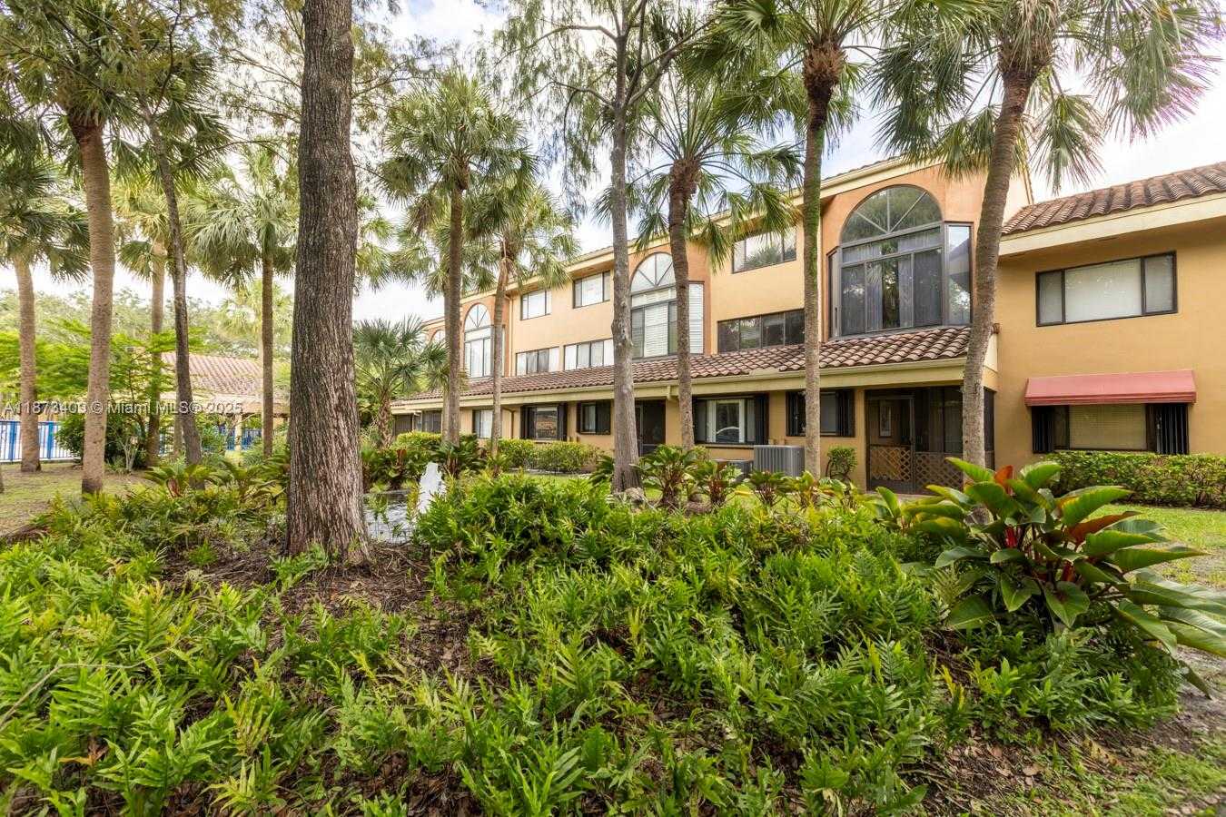 Small Image of 15525 MIAMI LAKEWAY N #106-8, Miami Lakes Number 24