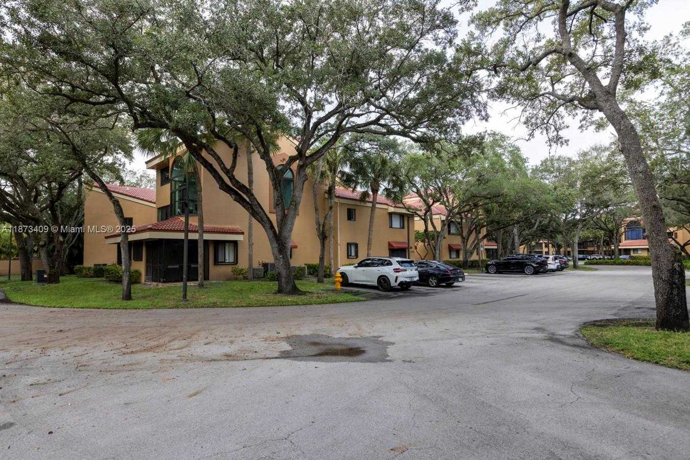 Small Image of 15525 MIAMI LAKEWAY N #106-8, Miami Lakes Number 26