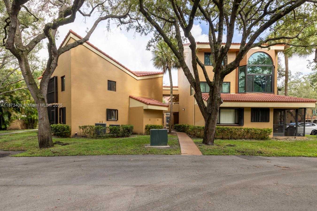 Small Image of 15525 MIAMI LAKEWAY N #106-8, Miami Lakes Number 27