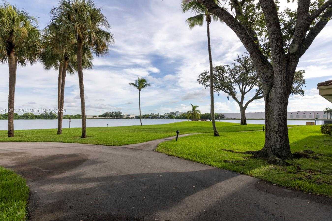 Small Image of 15525 MIAMI LAKEWAY N #106-8, Miami Lakes Number 28