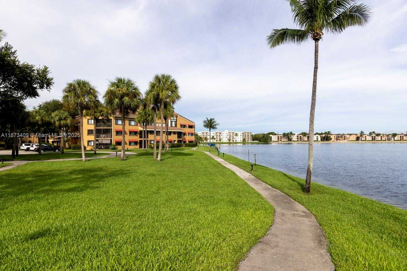 Small Image of 15525 MIAMI LAKEWAY N #106-8, Miami Lakes Number 30