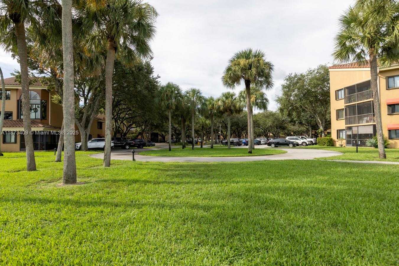 Small Image of 15525 MIAMI LAKEWAY N #106-8, Miami Lakes Number 32