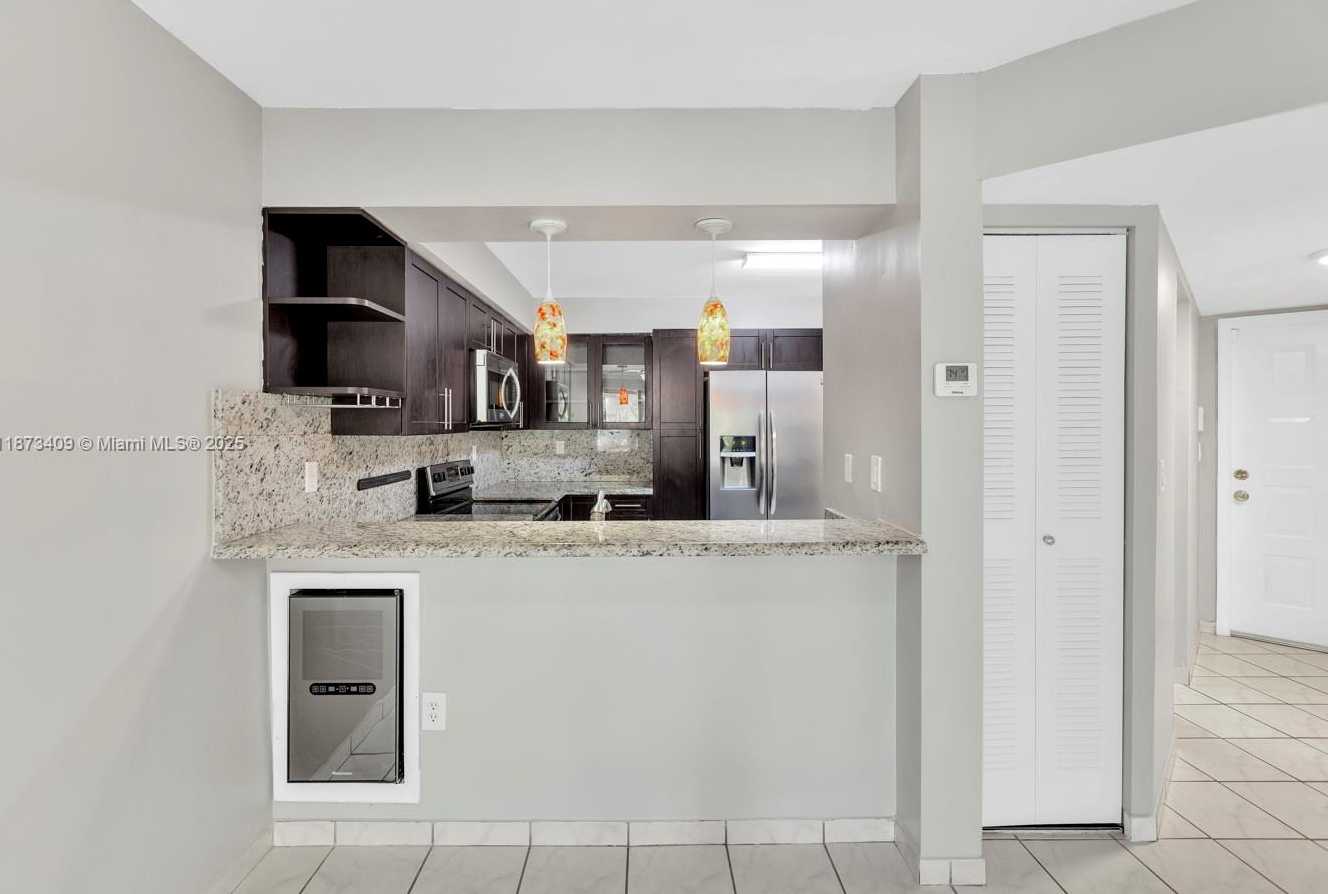 Small Image of 15525 MIAMI LAKEWAY N #106-8, Miami Lakes Number 4