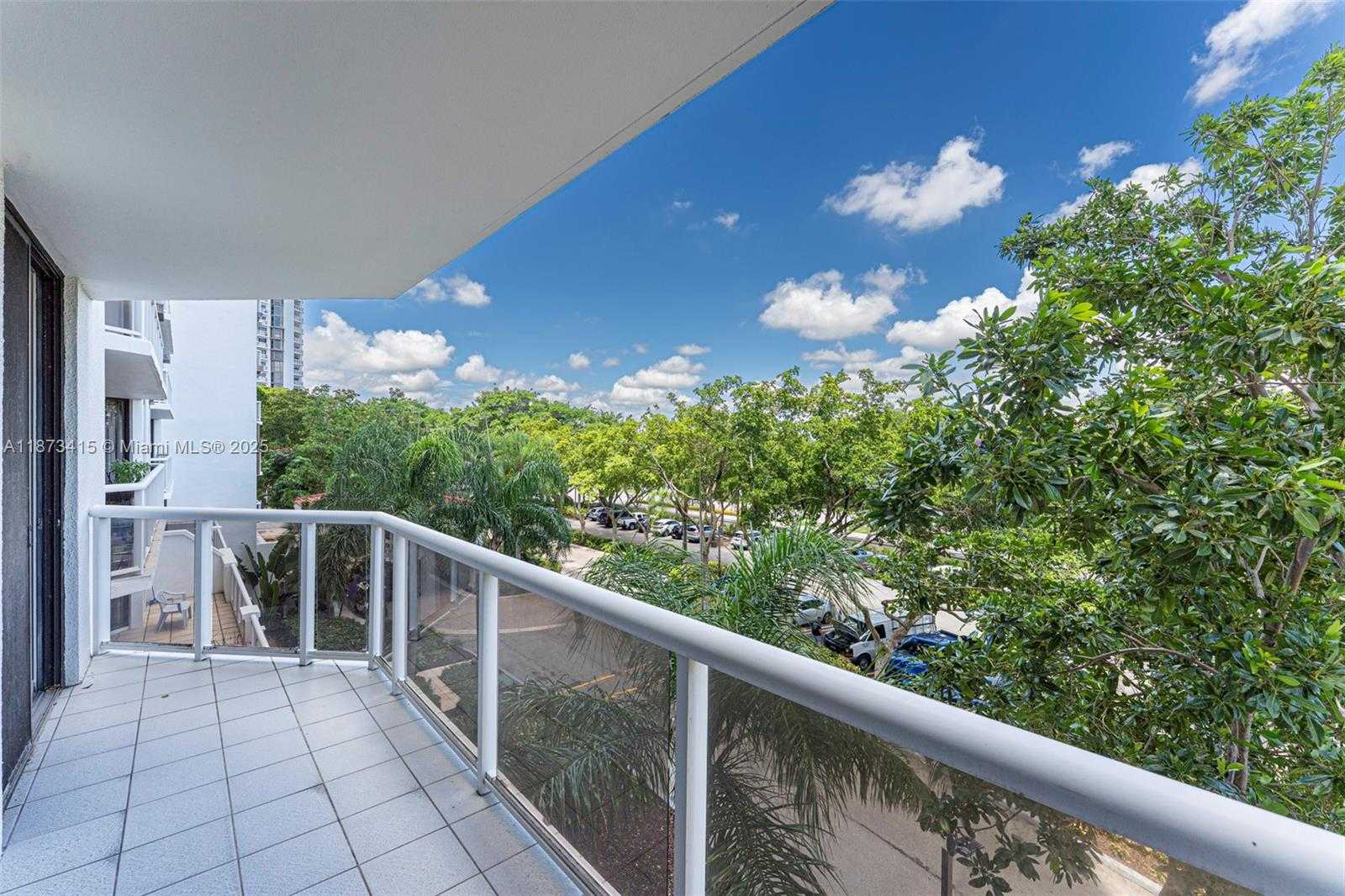 Small Image of 3640 YACHT CLUB DR #305, Aventura Number 17