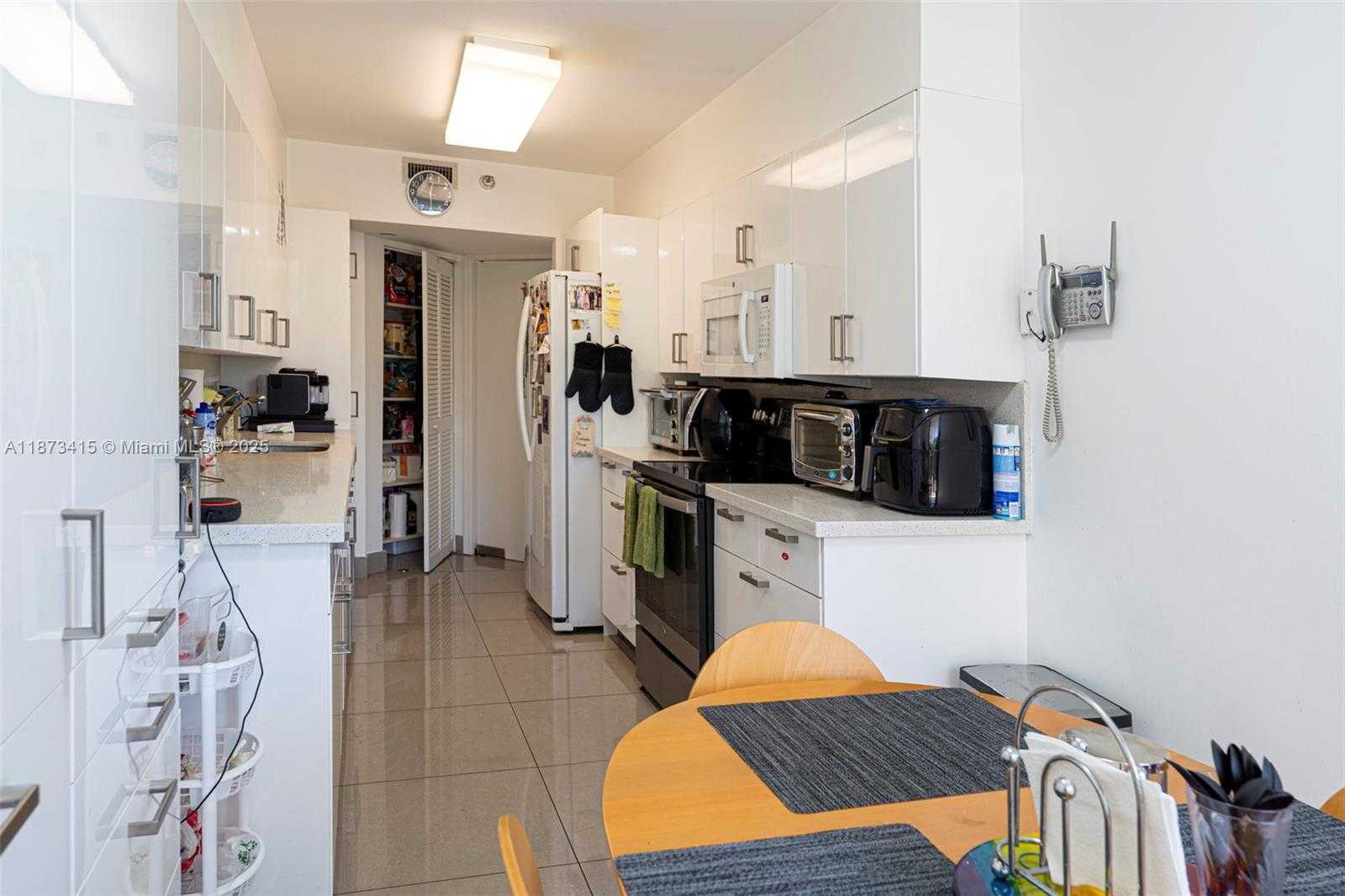 Small Image of 3640 YACHT CLUB DR #305, Aventura Number 25