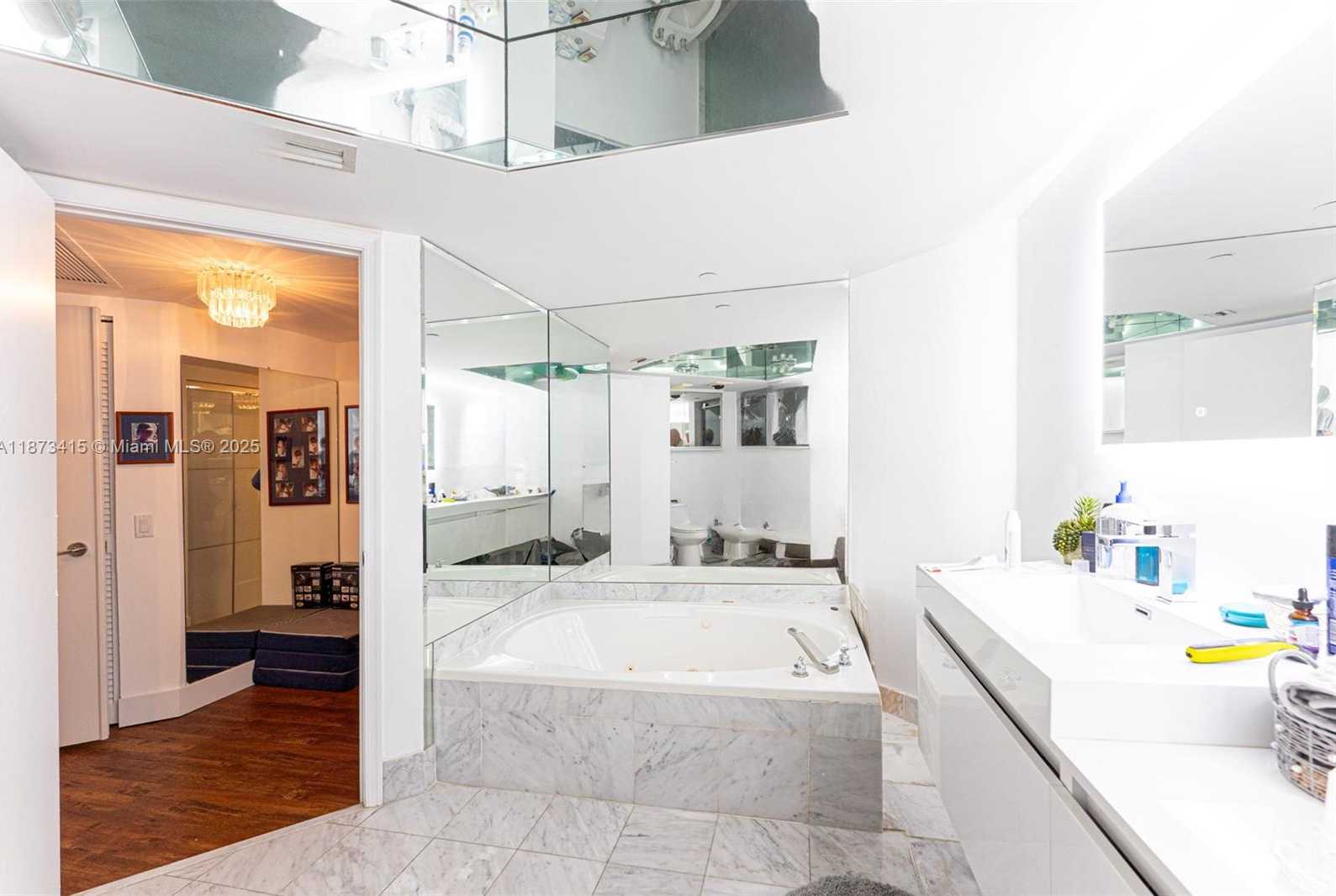 Small Image of 3640 YACHT CLUB DR #305, Aventura Number 34