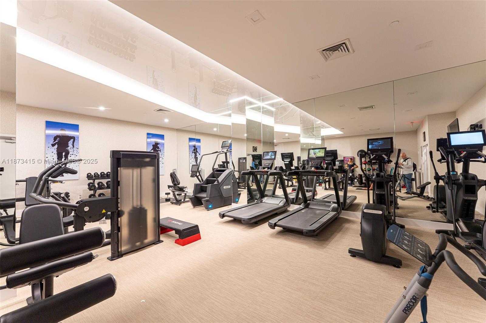 Small Image of 3640 YACHT CLUB DR #305, Aventura Number 39