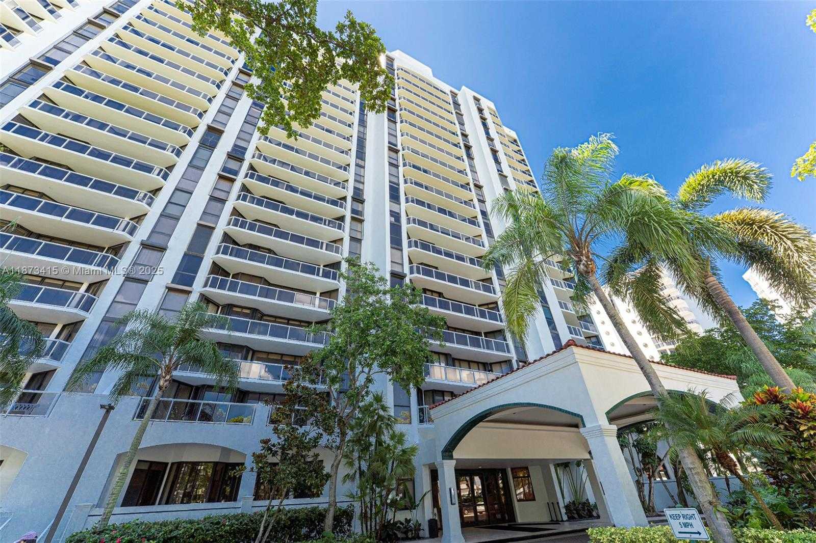 Small Image of 3640 YACHT CLUB DR #305, Aventura Number 49
