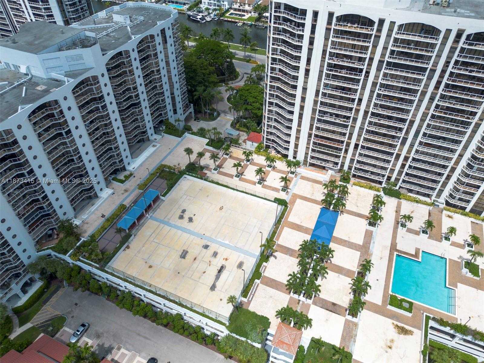 Small Image of 3640 YACHT CLUB DR #305, Aventura Number 54