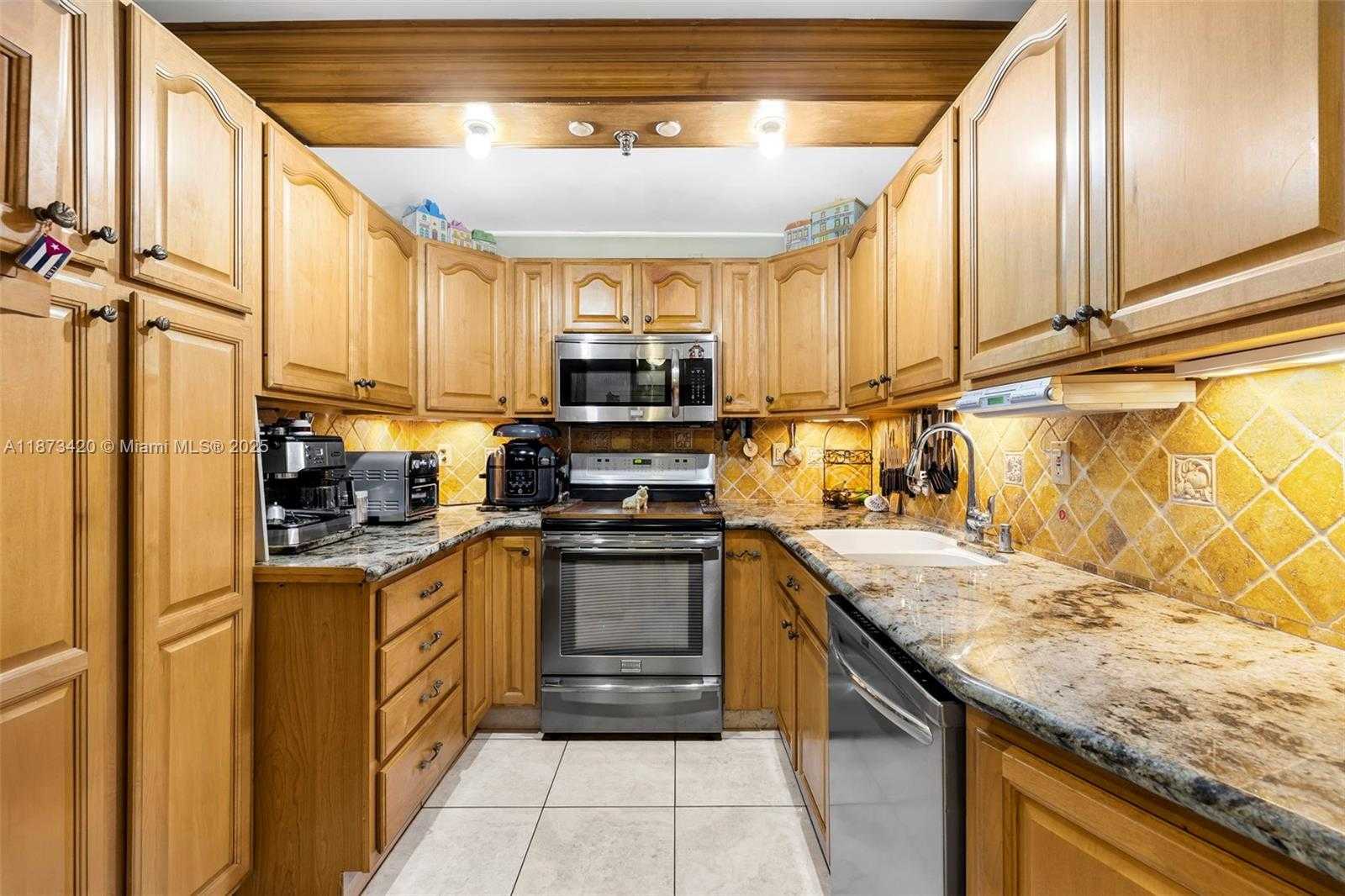 Small Image of 2401 COLLINS AVE #404, Miami Beach Number 10