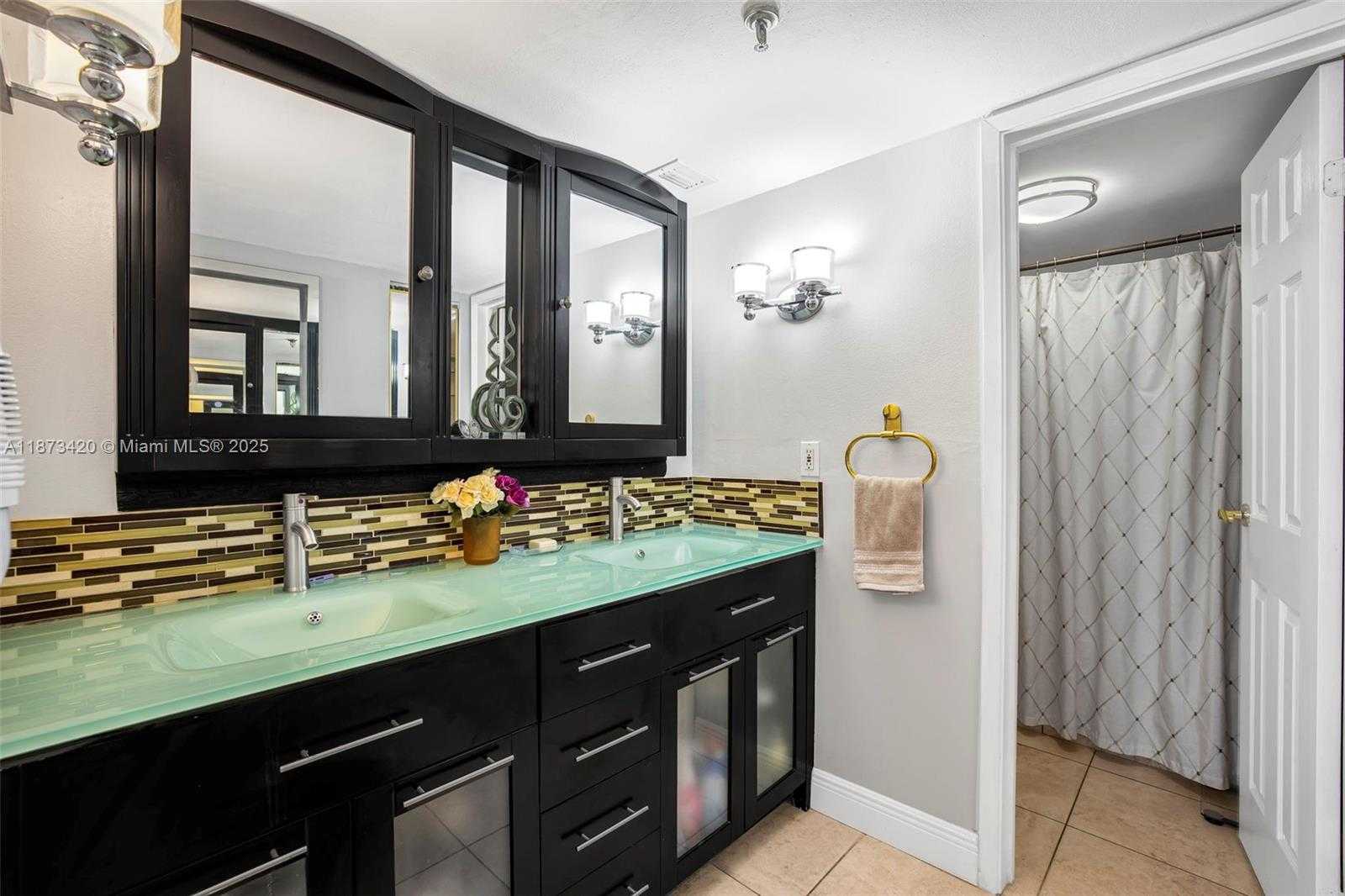 Small Image of 2401 COLLINS AVE #404, Miami Beach Number 21