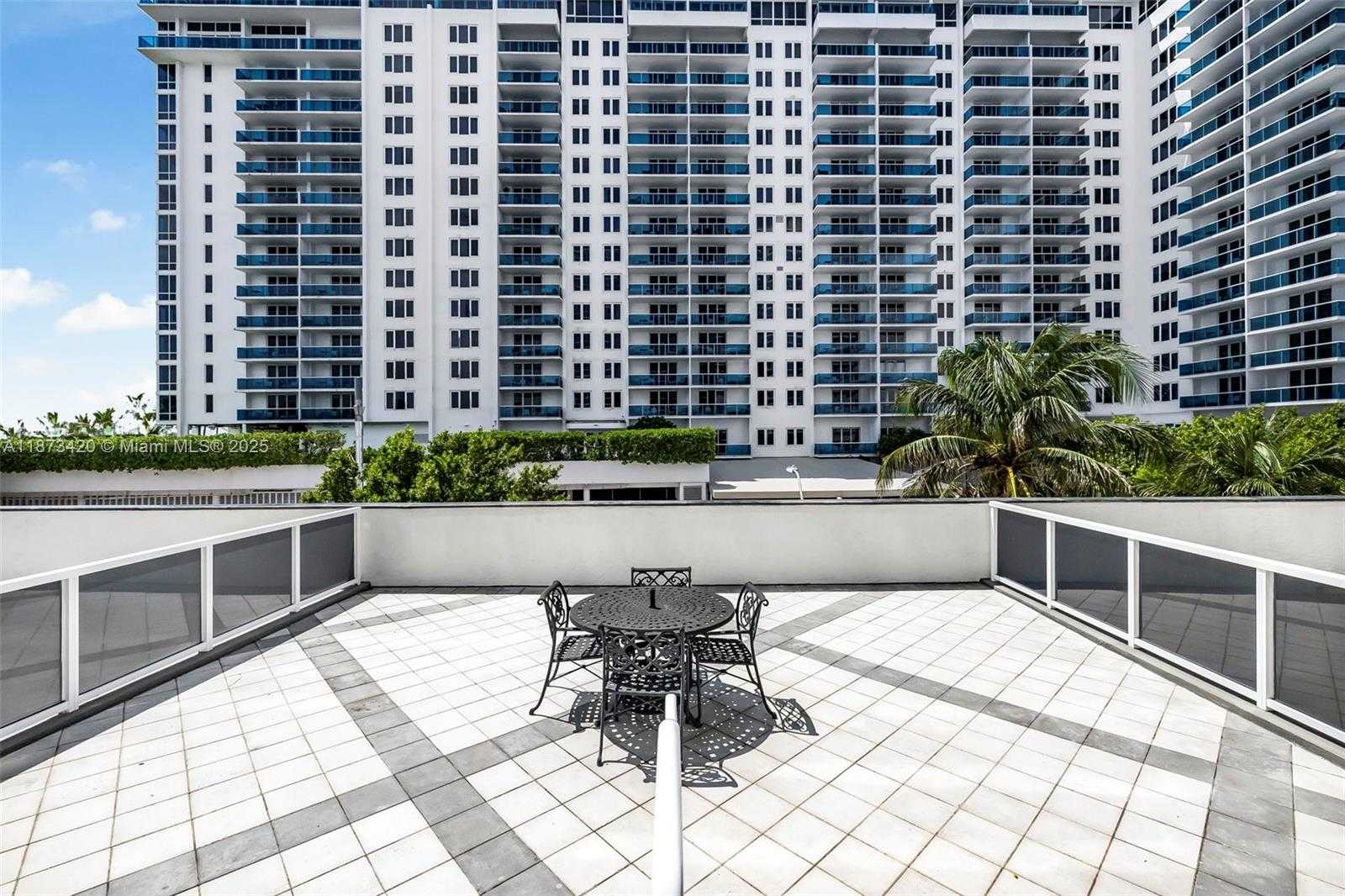 Small Image of 2401 COLLINS AVE #404, Miami Beach Number 22
