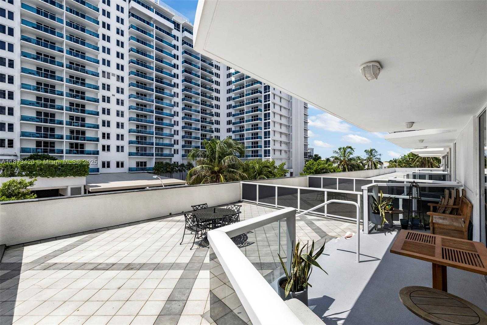 Small Image of 2401 COLLINS AVE #404, Miami Beach Number 6