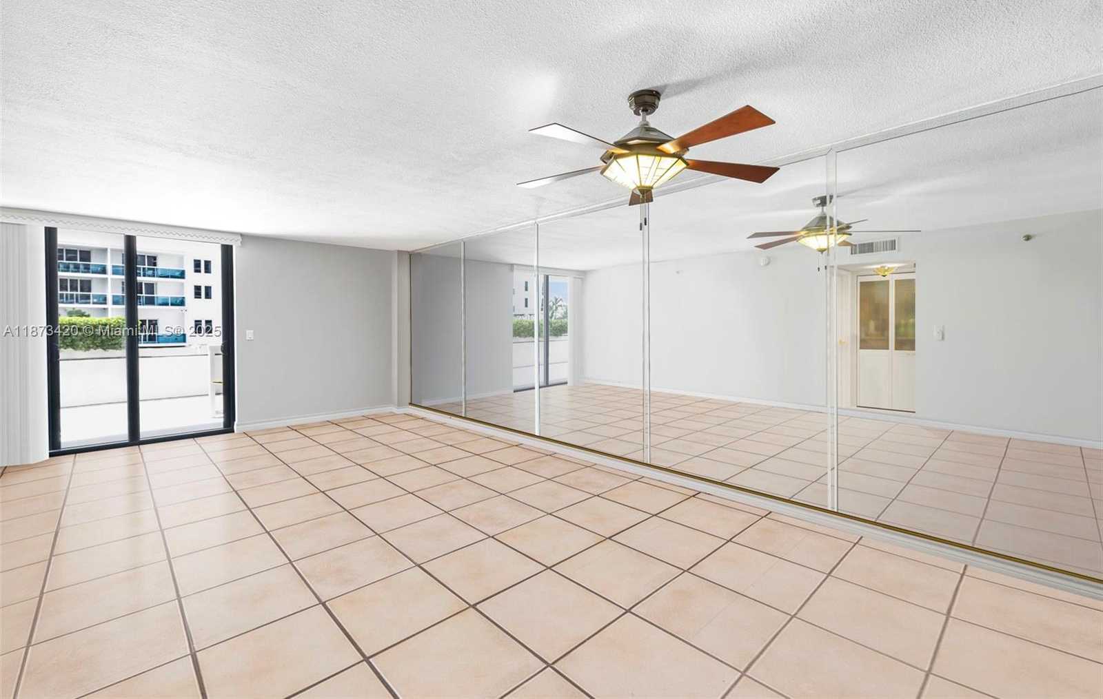 Small Image of 2401 COLLINS AVE #404, Miami Beach Number 8