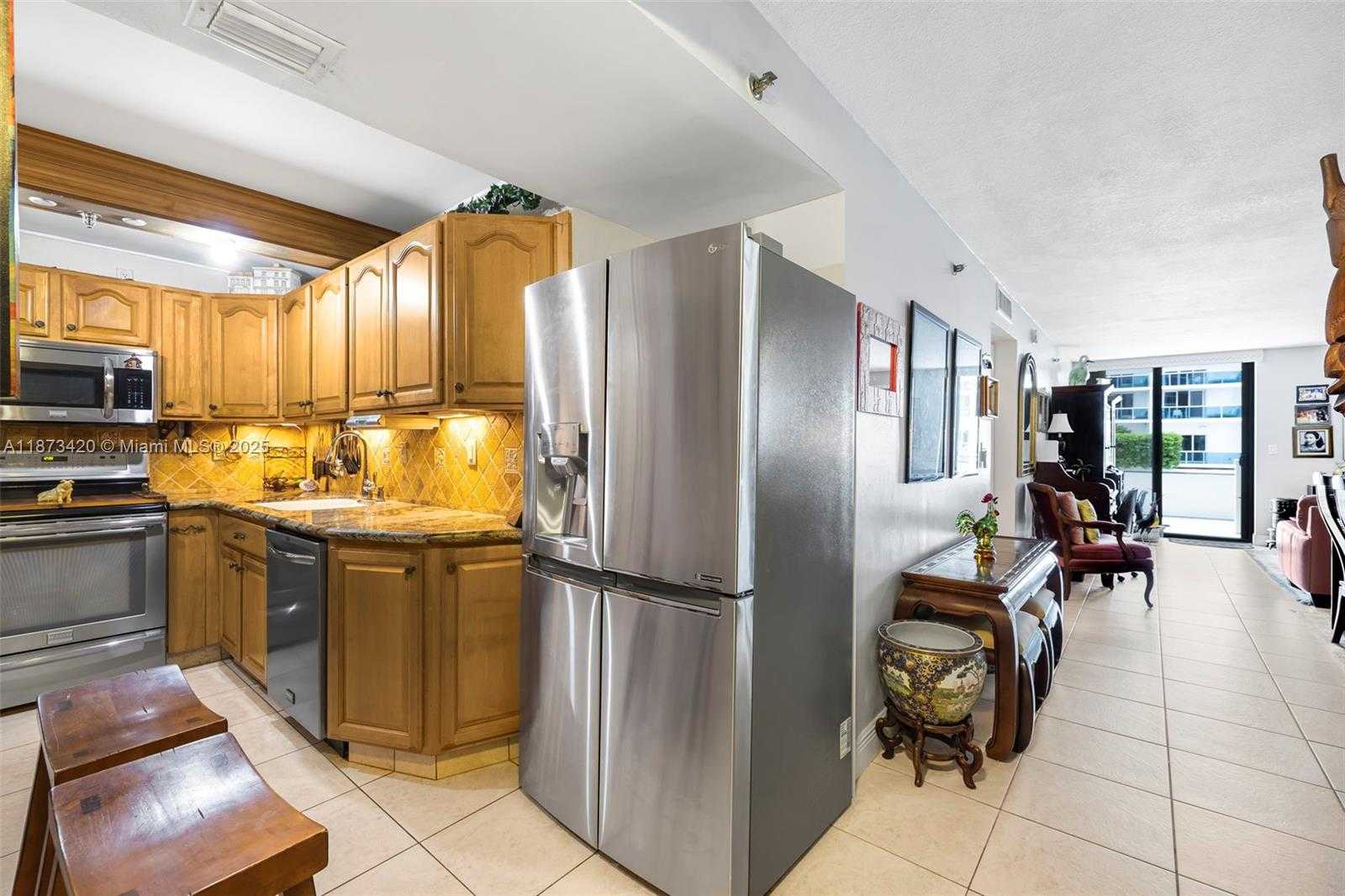 Small Image of 2401 COLLINS AVE #404, Miami Beach Number 9