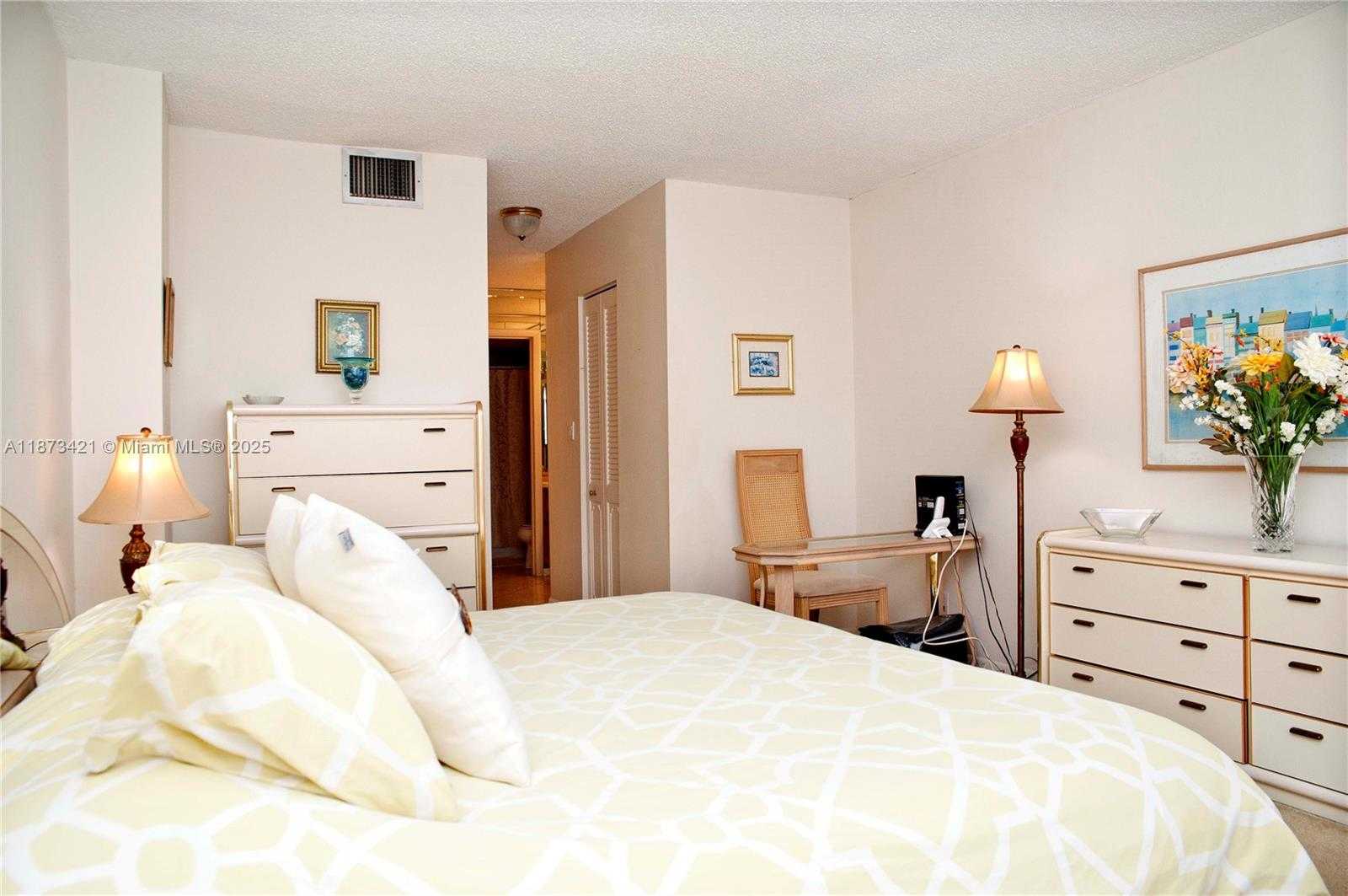Small Image of 2201 SOUTH OCEAN DR #1606, Hollywood Number 15