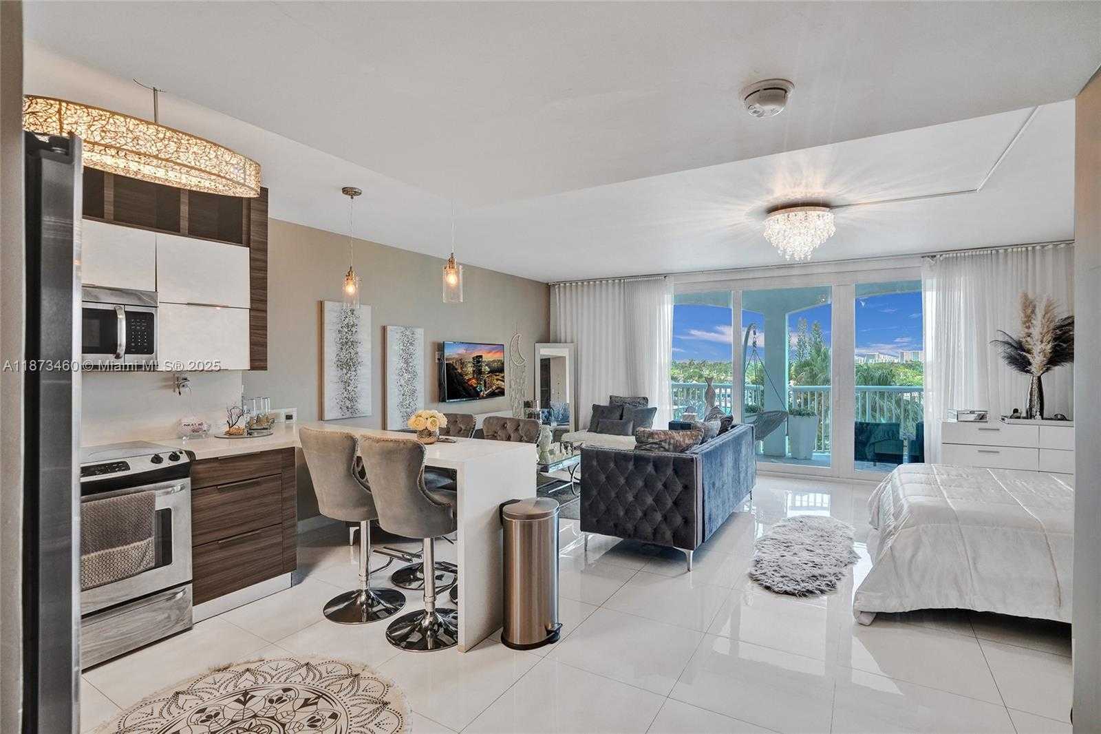 Small Image of 5401 COLLINS AVE #424, Miami Beach Number 13
