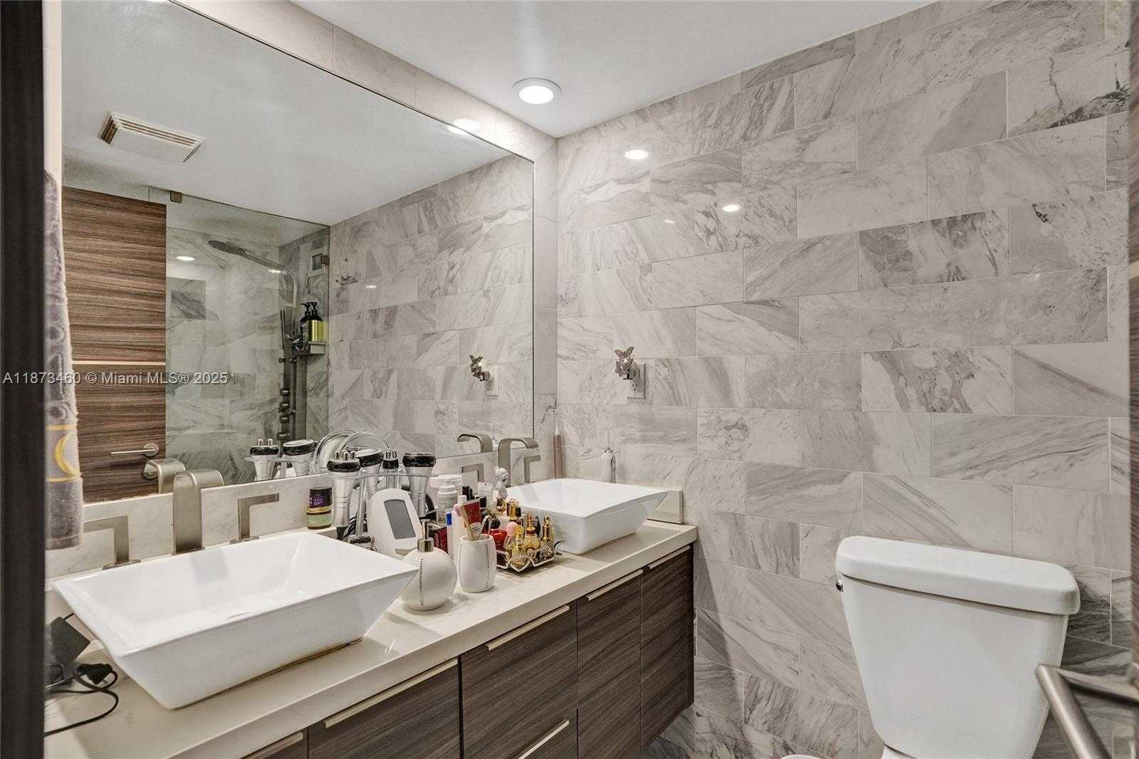 Small Image of 5401 COLLINS AVE #424, Miami Beach Number 19