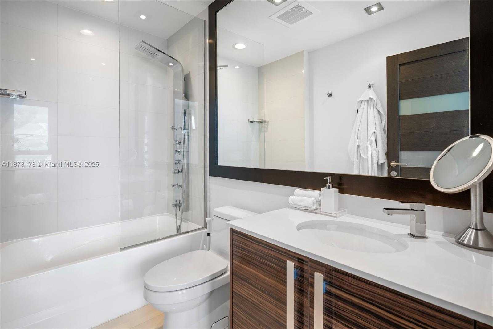 Small Image of 2020 NORTH BAYSHORE DR #3106, Miami Number 20