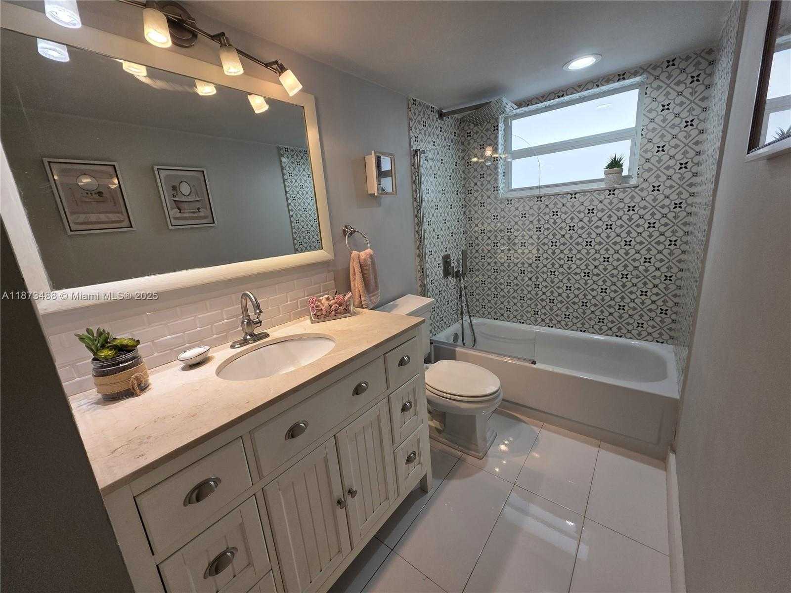 Small Image of 1750 NE 191st St, Miami, FL 33179, USA Number 15